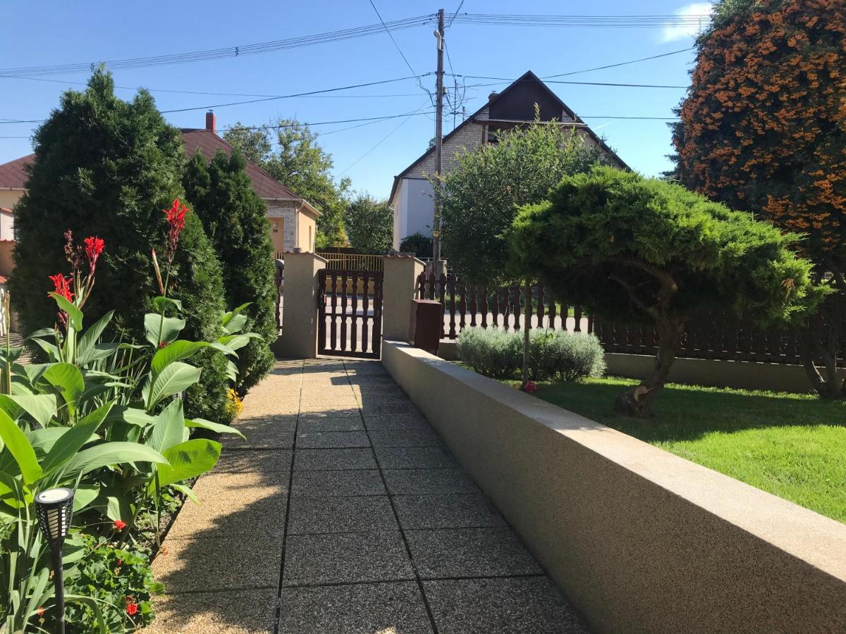 Mosonmagyaróvár Apartman Tinasol מראה חיצוני תמונה