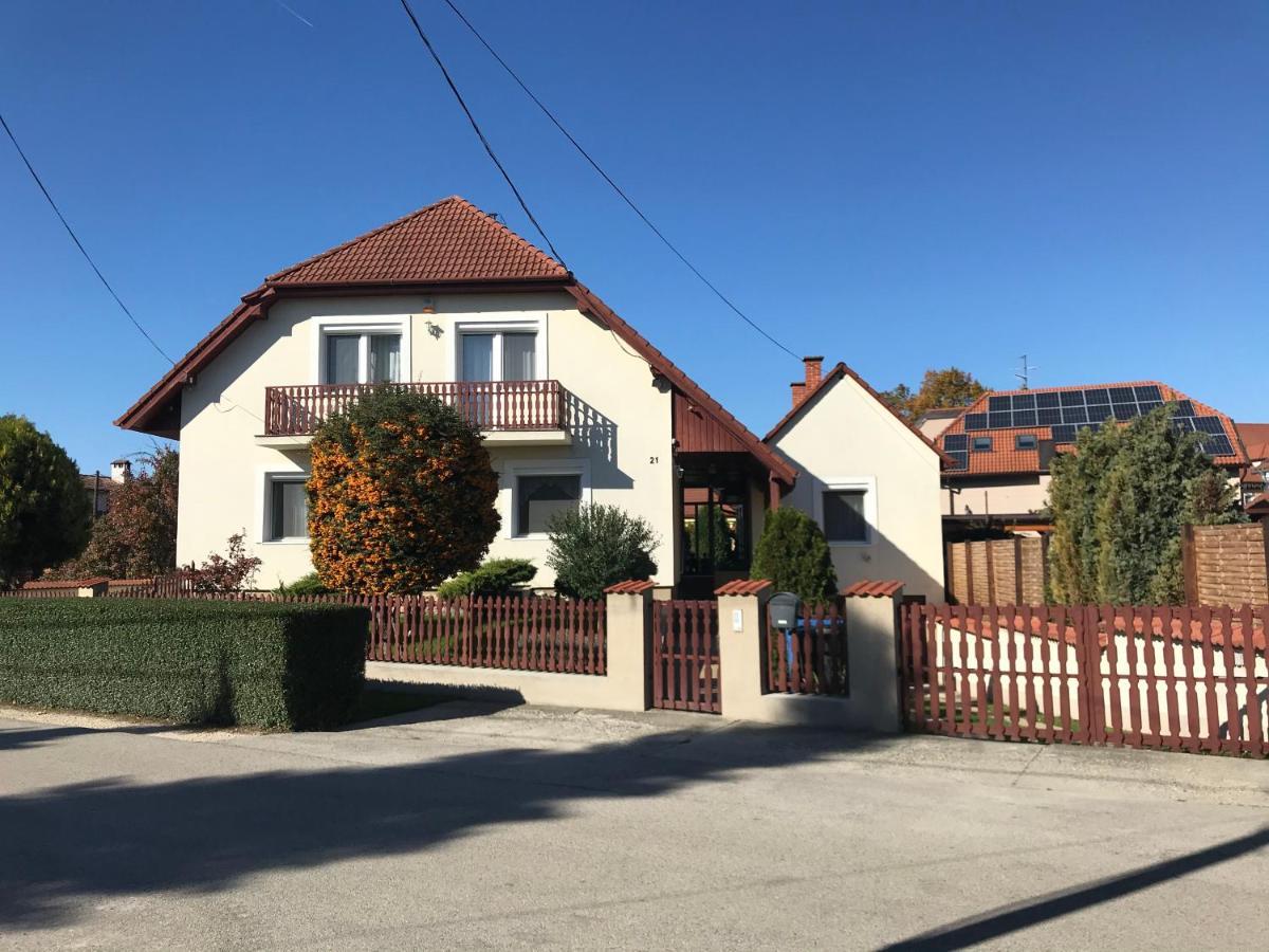 Mosonmagyaróvár Apartman Tinasol מראה חיצוני תמונה